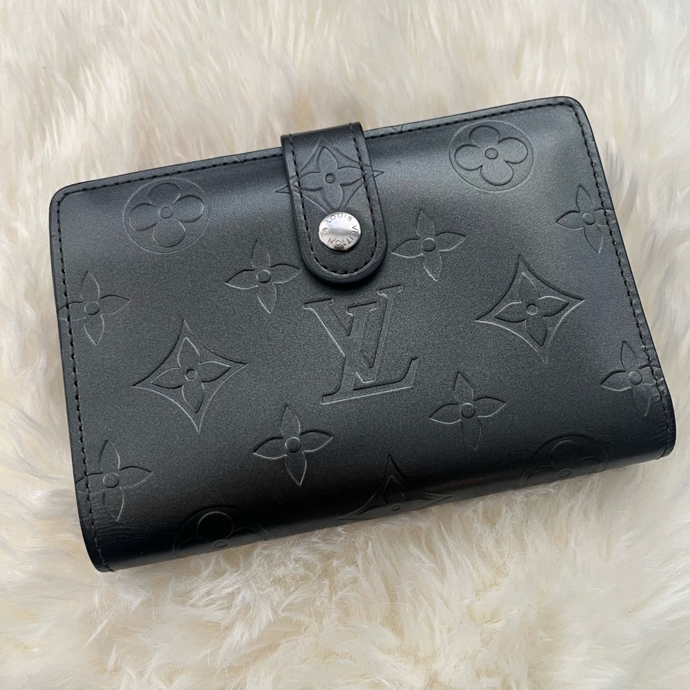 Louis Vuitton Matte Gray Vernis Kisslock Wallet
